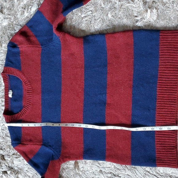 J.CREW 100 % lamb wool red and blue sweater - Picture 5 of 9